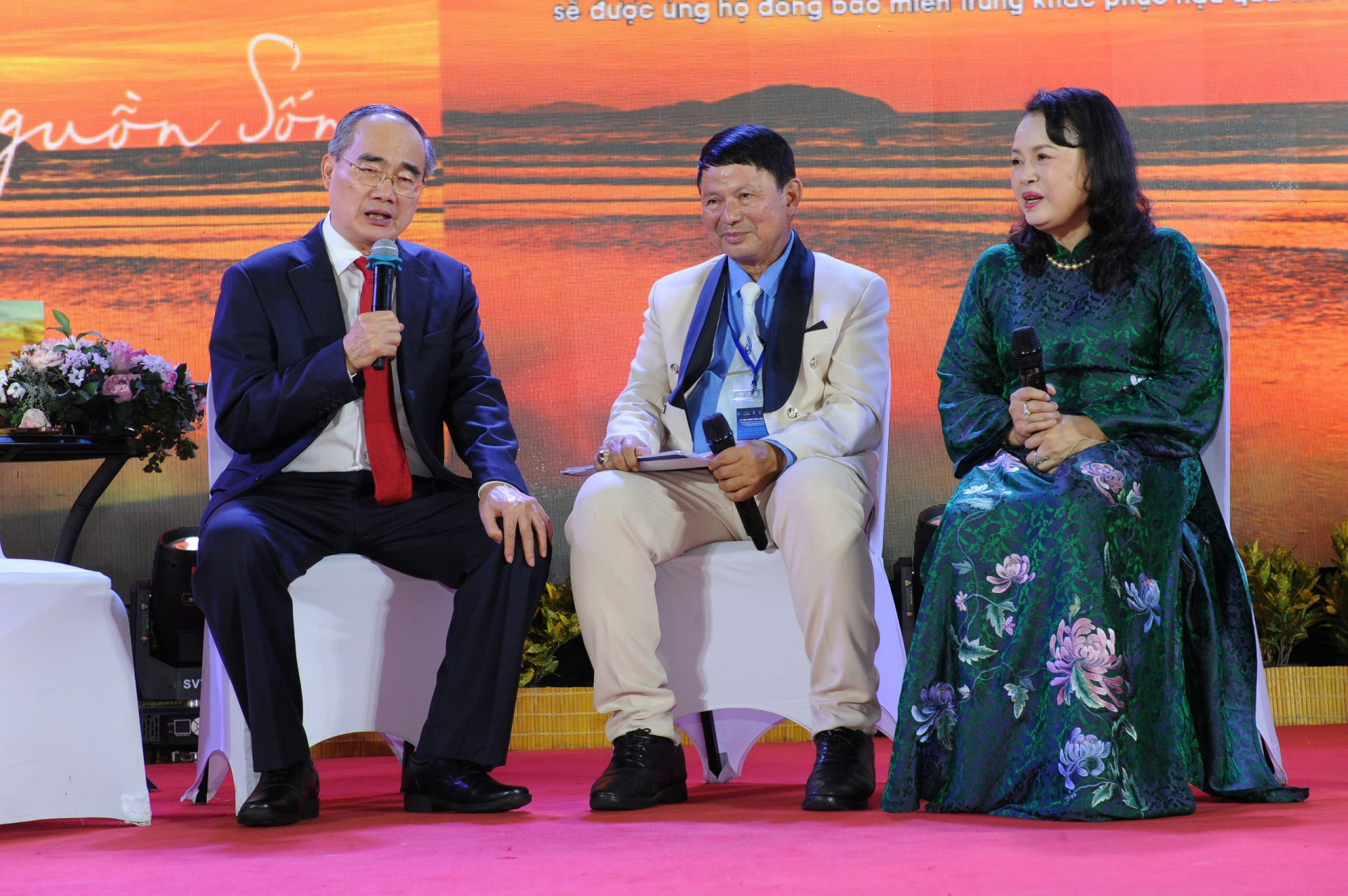 Nguồn Sống – Sách ảnh của Hoàng Thị Bích Thảo ra mắt: Hơn một thập kỷ 'hẹn hò' với mặt trời - ảnh 4