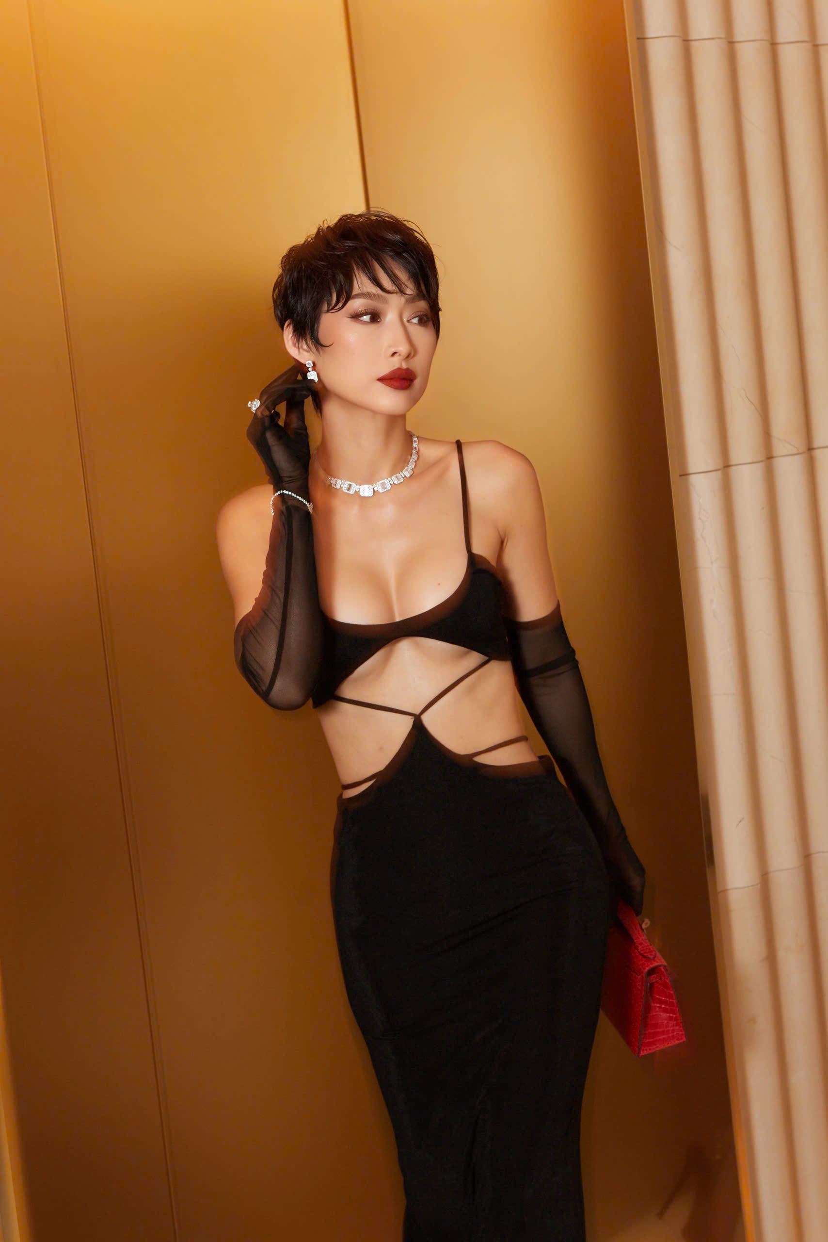 Mái tóc mới là lời nhắc nhở để Quỳnh Thy mạnh mẽ bước vào giai đoạn tiếp theo — nơi Thy theo đuổi mục tiêu trở thành một nhà sản xuất phim độc lập.