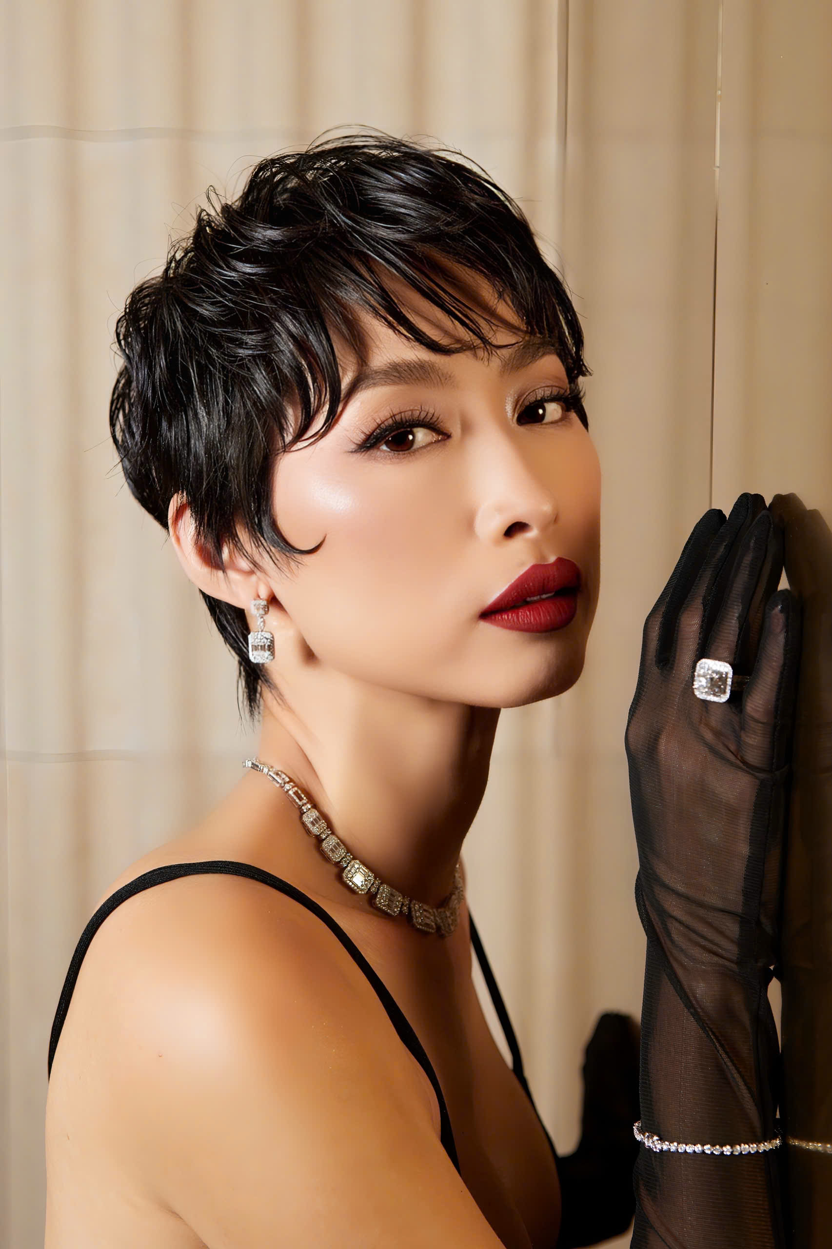 Quỳnh Thy cắt phăng mái tóc xài, ấn tượng với mái tóc morden chic - ảnh 3