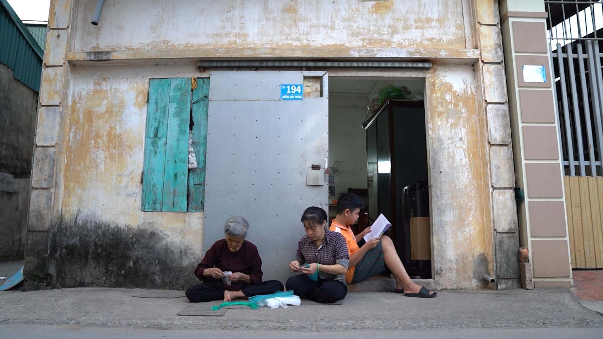 Hoa hậu Trúc Linh xót xa trước cảnh người phụ nữ gù lưng làm giúp việc kiếm 3 triệu mỗi tháng để nuôi gia đình - ảnh 1