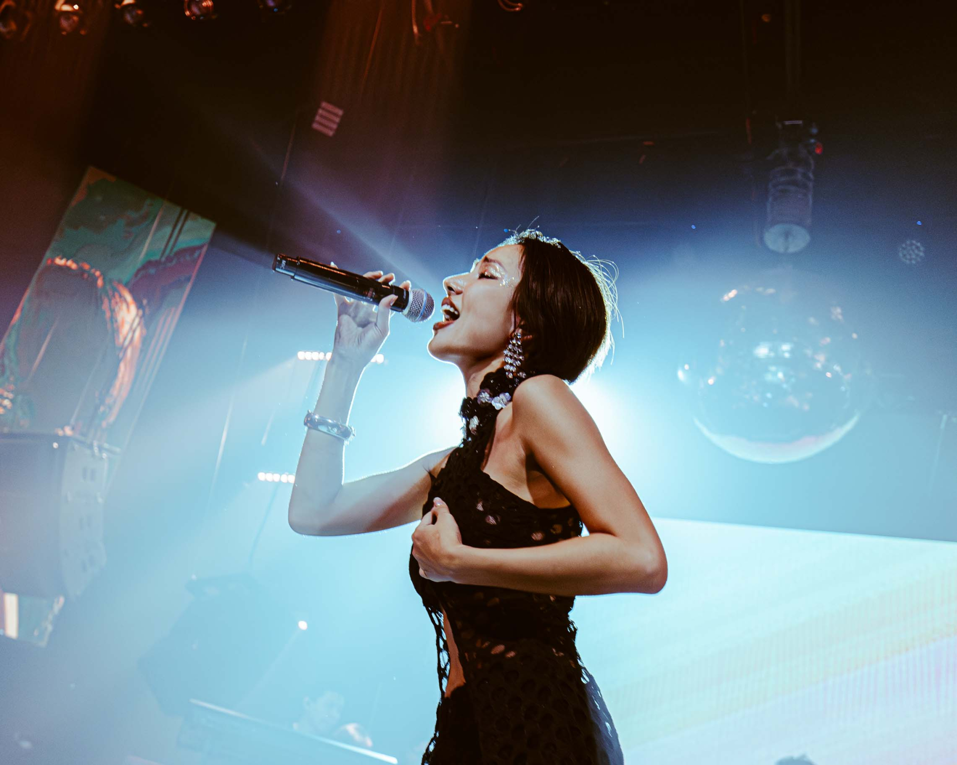 Hồ Ngọc Hà bắt tay Gigi Hương Giang “làm mới” ca khúc “Cơ đơn trên Sofa” - ảnh 1