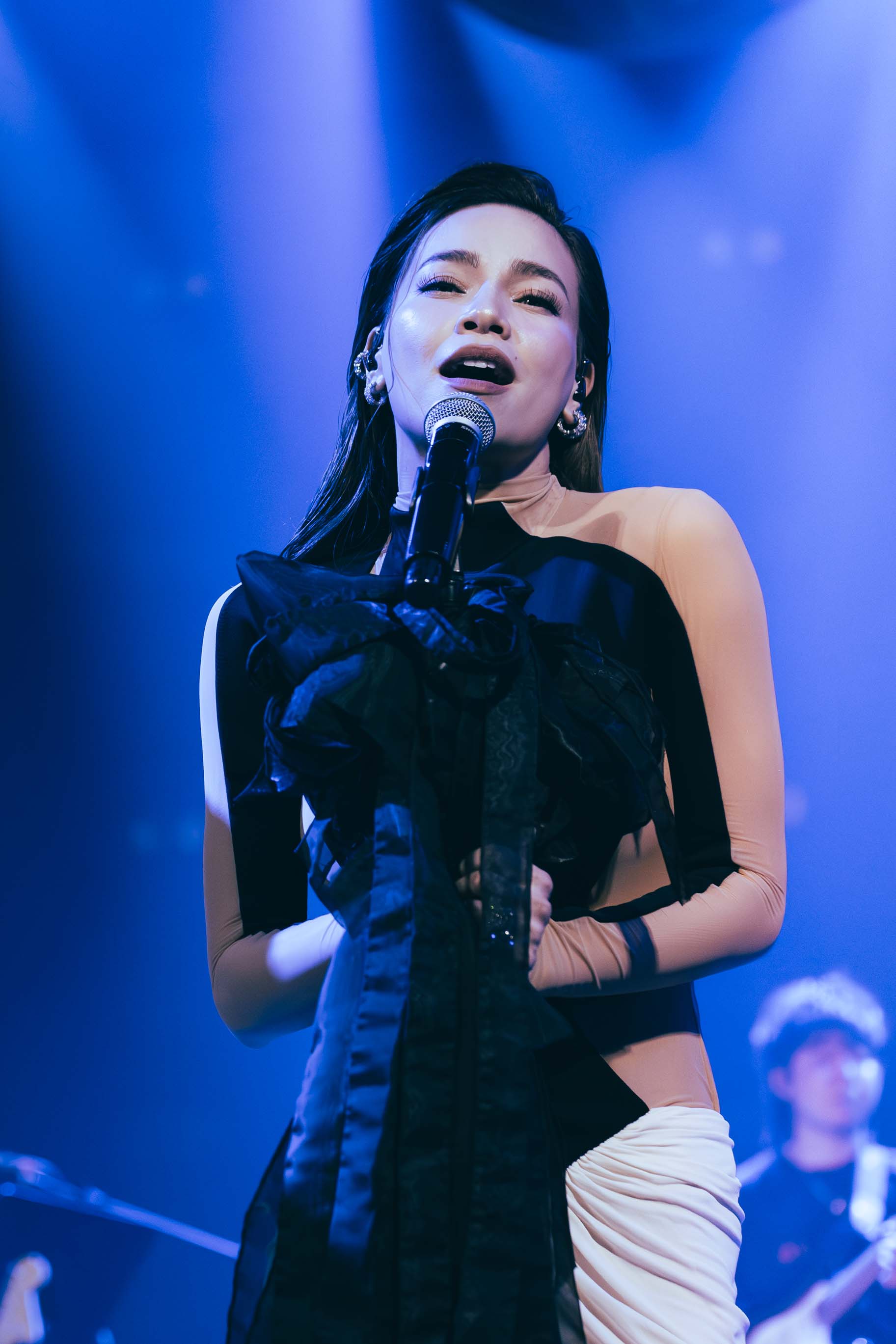 Hồ Ngọc Hà bắt tay Gigi Hương Giang “làm mới” ca khúc “Cơ đơn trên Sofa” - ảnh 4