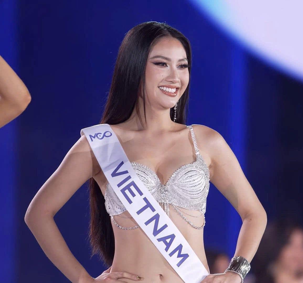 Đại diện Việt Nam Nguyễn Hoàng Phương Linh chính thức dừng chân ở Top 10 Miss Cosmo 2025 - ảnh 2