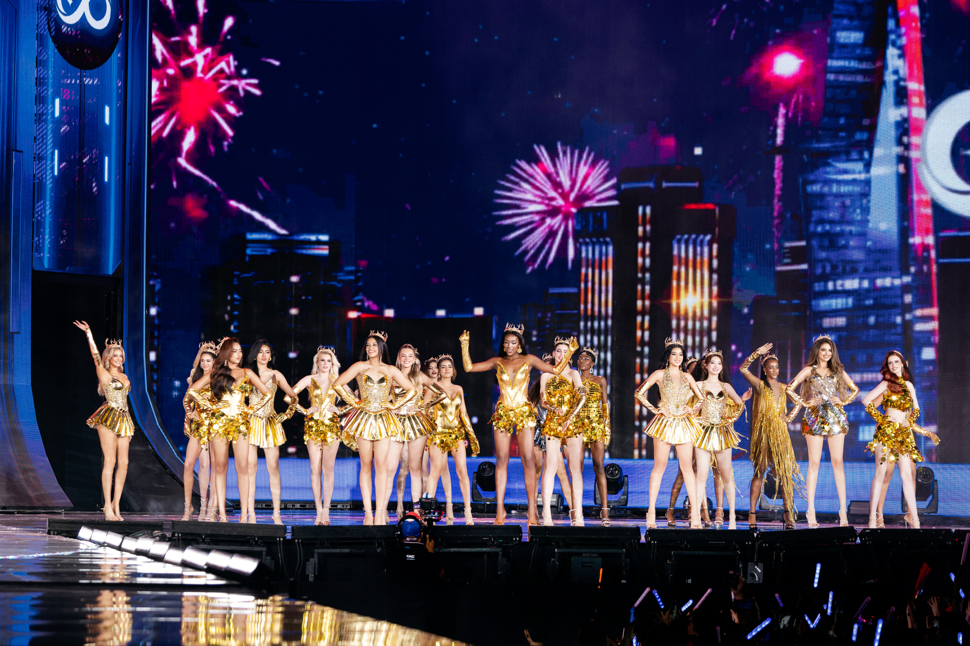 Đại diện Việt Nam Nguyễn Hoàng Phương Linh chính thức dừng chân ở Top 10 Miss Cosmo 2025 - ảnh 1