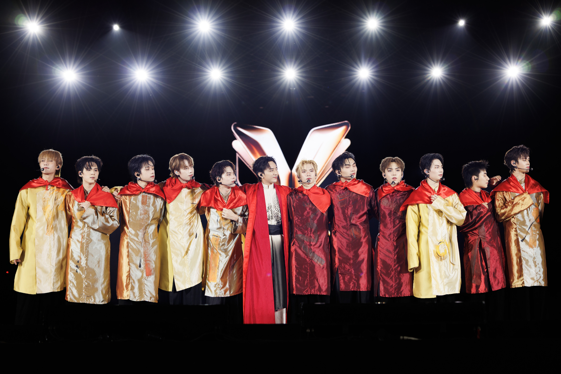 Y Concert: Tôn vinh Văn hoá dân tộc, kết nối các thế hệ nghệ sĩ là điểm neo khiến hàng ngàn người cùng hoà nhịp - ảnh 4