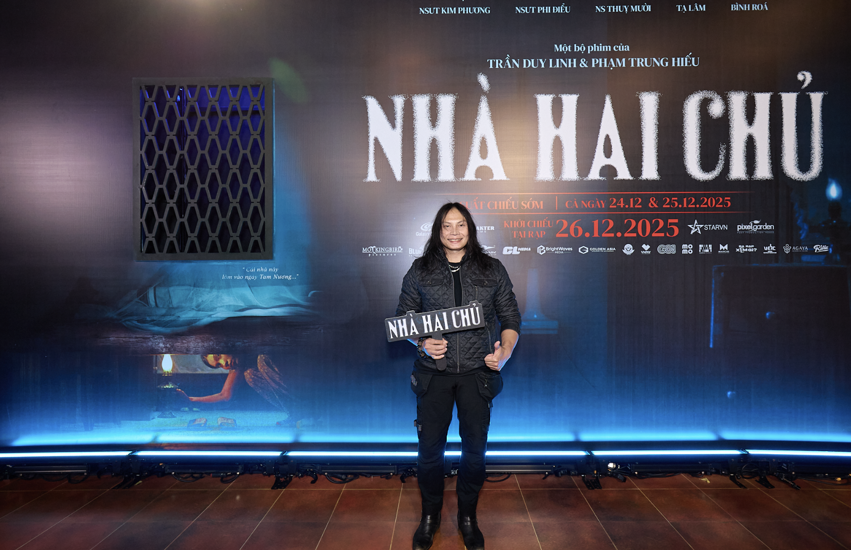 Phương Thanh hát live OST 'Nhà hai chủ' tại thảm đỏ ra mắt phim - ảnh 2