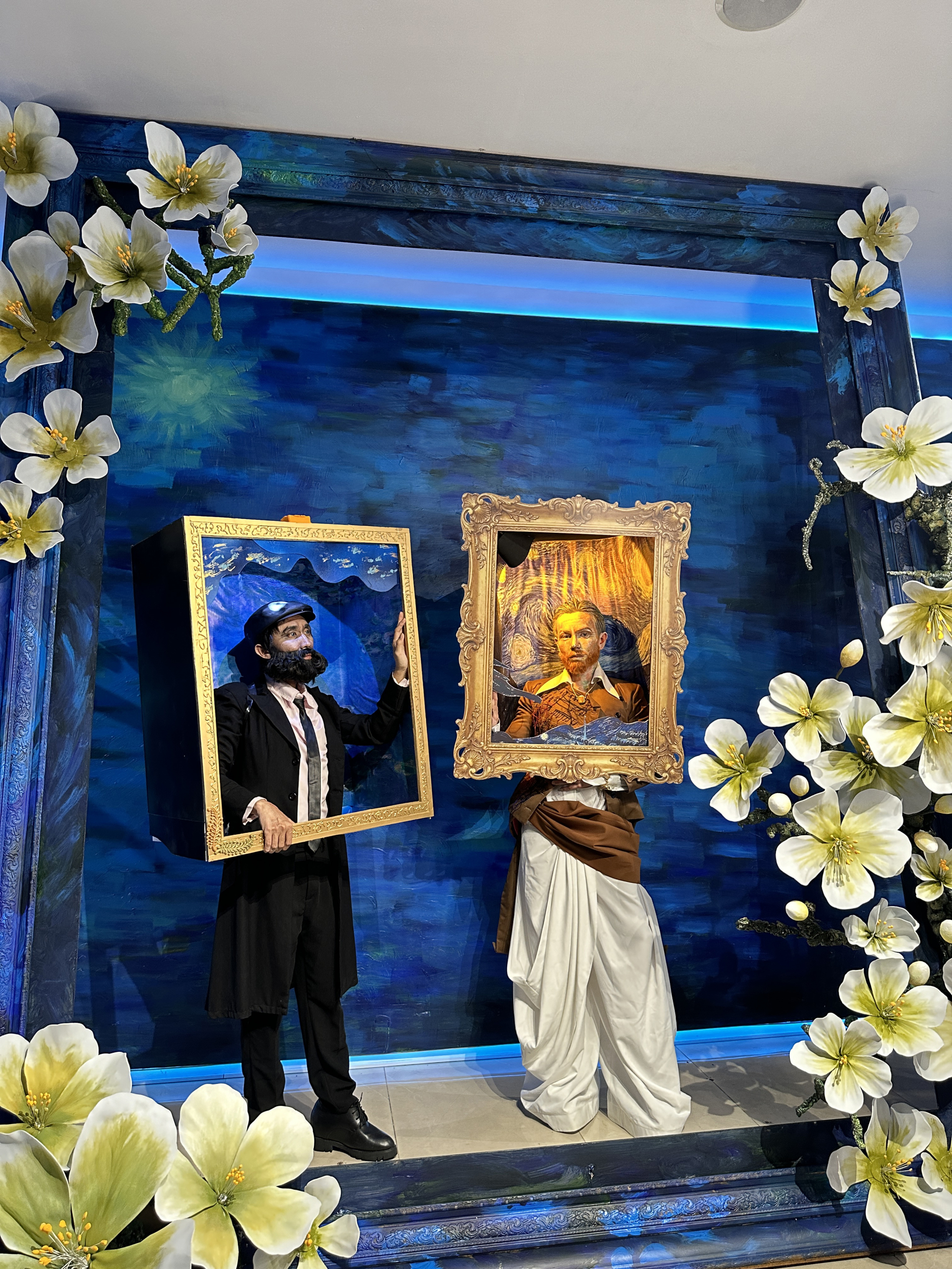 Hình ảnh bao phủ toàn bộ không gian, từ sàn nhà đến trần, tạo hiệu ứng thị giác 360 độ cực kỳ sắc nét.