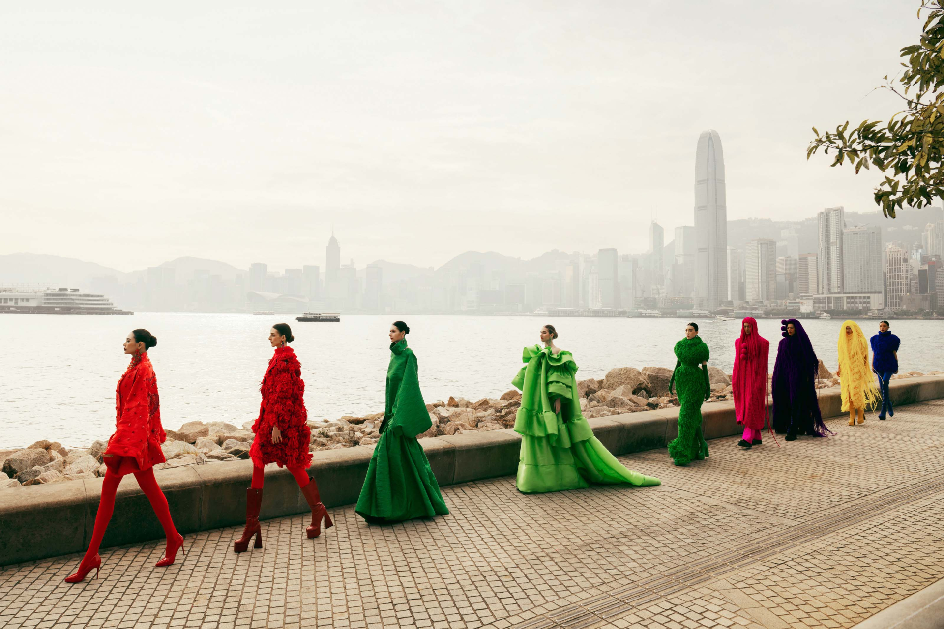 Võ Hoàng Yến làm vedette trong show diễn ra mắt Bộ sưu tập Holiday 2026 'Tình Ca' tại Hong Kong' của 2 NTK VUNGOC&SON - ảnh 1