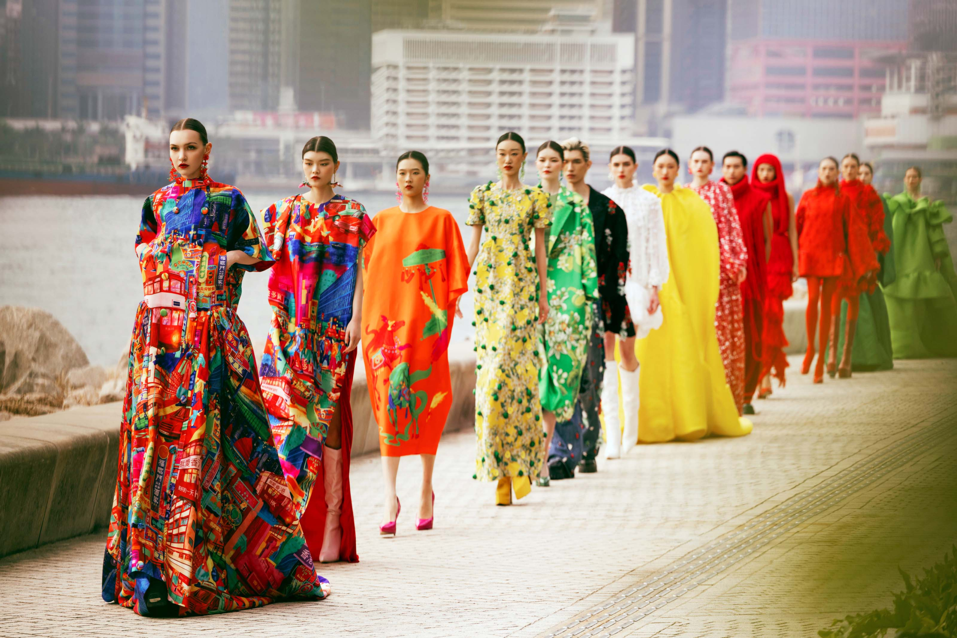 Võ Hoàng Yến làm vedette trong show diễn ra mắt Bộ sưu tập Holiday 2026 'Tình Ca' tại Hong Kong' của 2 NTK VUNGOC&SON - ảnh 8