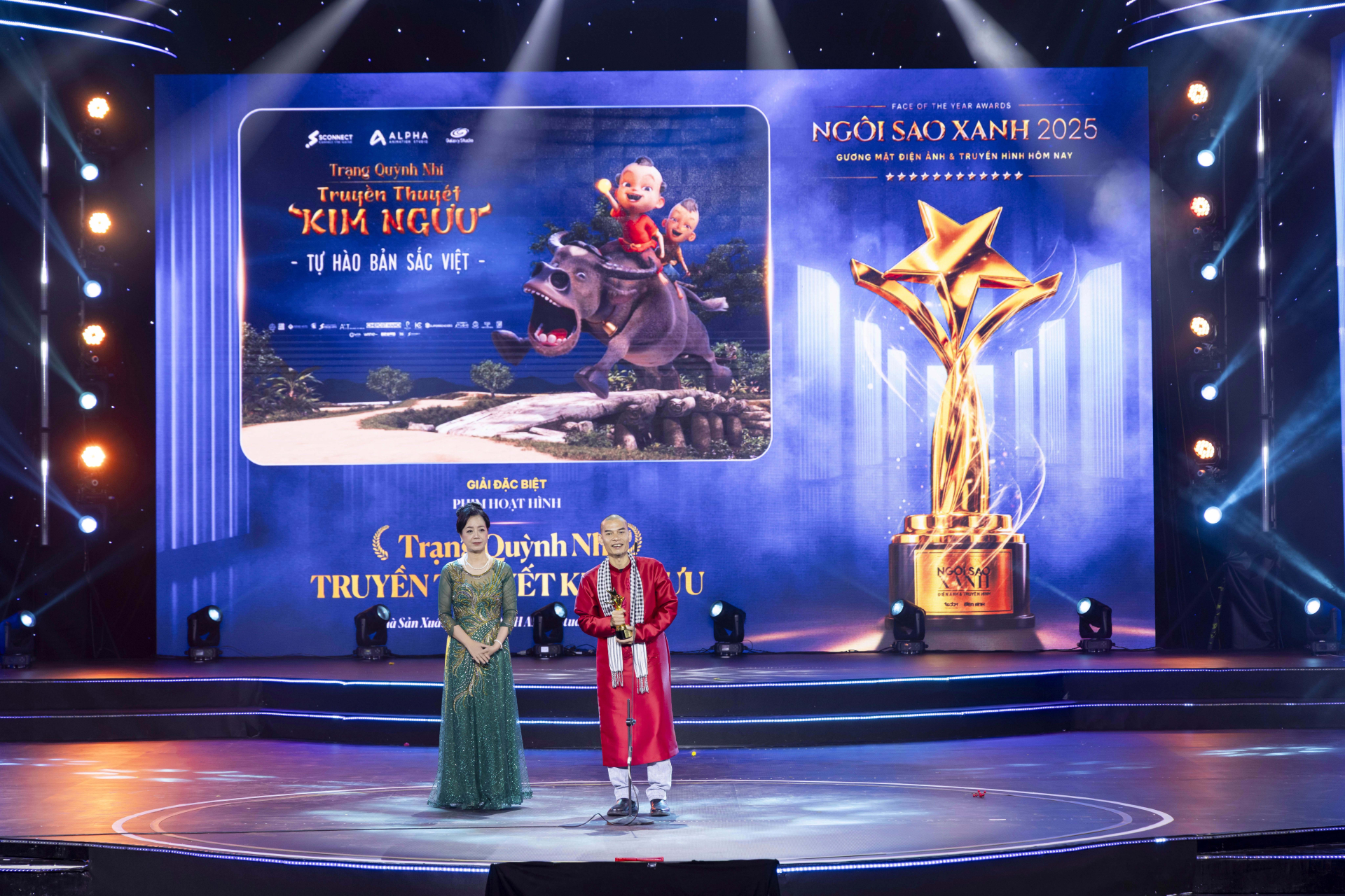 Mưa đỏ thắng lớn, Duy Khánh và Lâm Vỹ Dạ chung niềm vui diễn viên được yêu thích nhất hạng mục không gian mạng' - ảnh 3