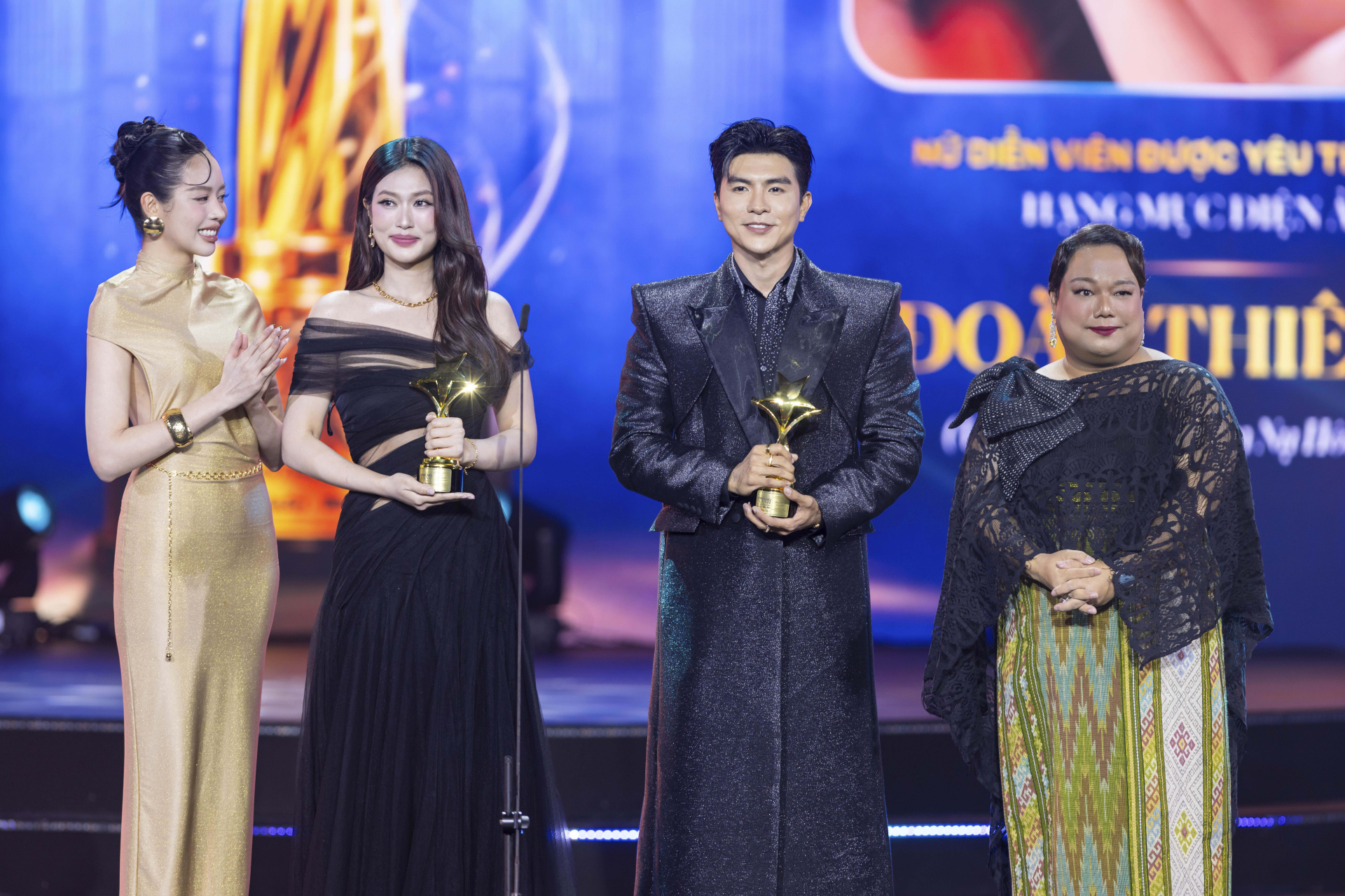 Steven Nguyễn 'Mưa đỏ' và hoa hậu Đoàn Thiên Ân 'Nụ hôn bạc tỷ' chiến thắng giải 'Nam/Nữ diễn viên được yêu thích nhất phim điện ảnh'.