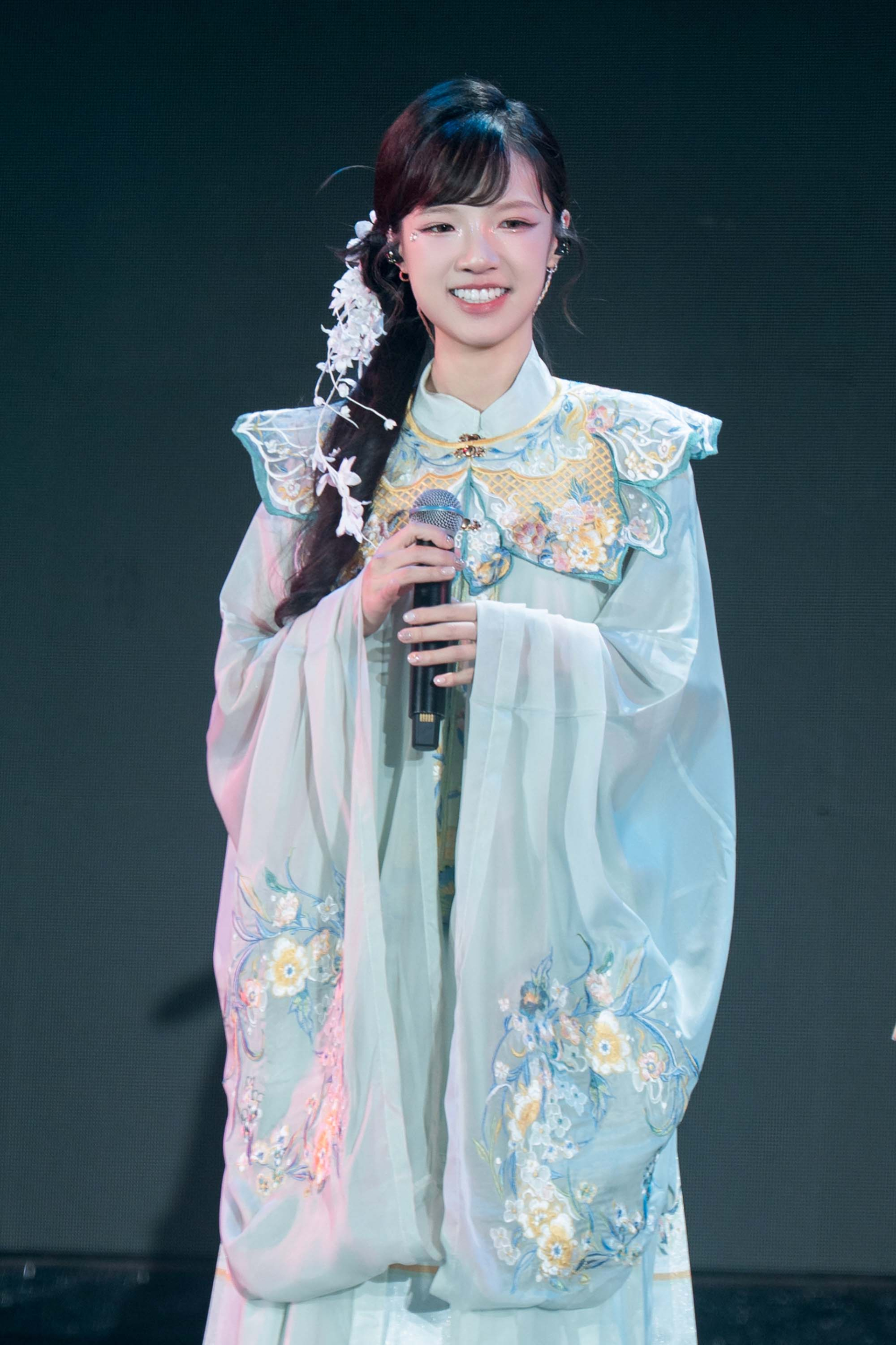 Phương Mỹ Chi cùng Khả Lâu tái hiện Túy Âm tại  fan meeting - ảnh 4