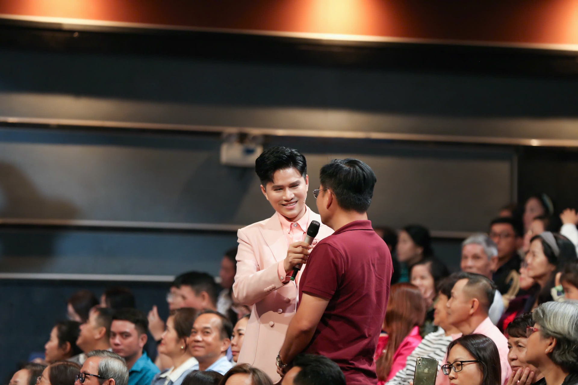 Vũ Mạnh Cường từ MC chính luận đến thành công khi dẫn dắt ở 2 chương trình nhân văn lấy nước mắt người xem - ảnh 3