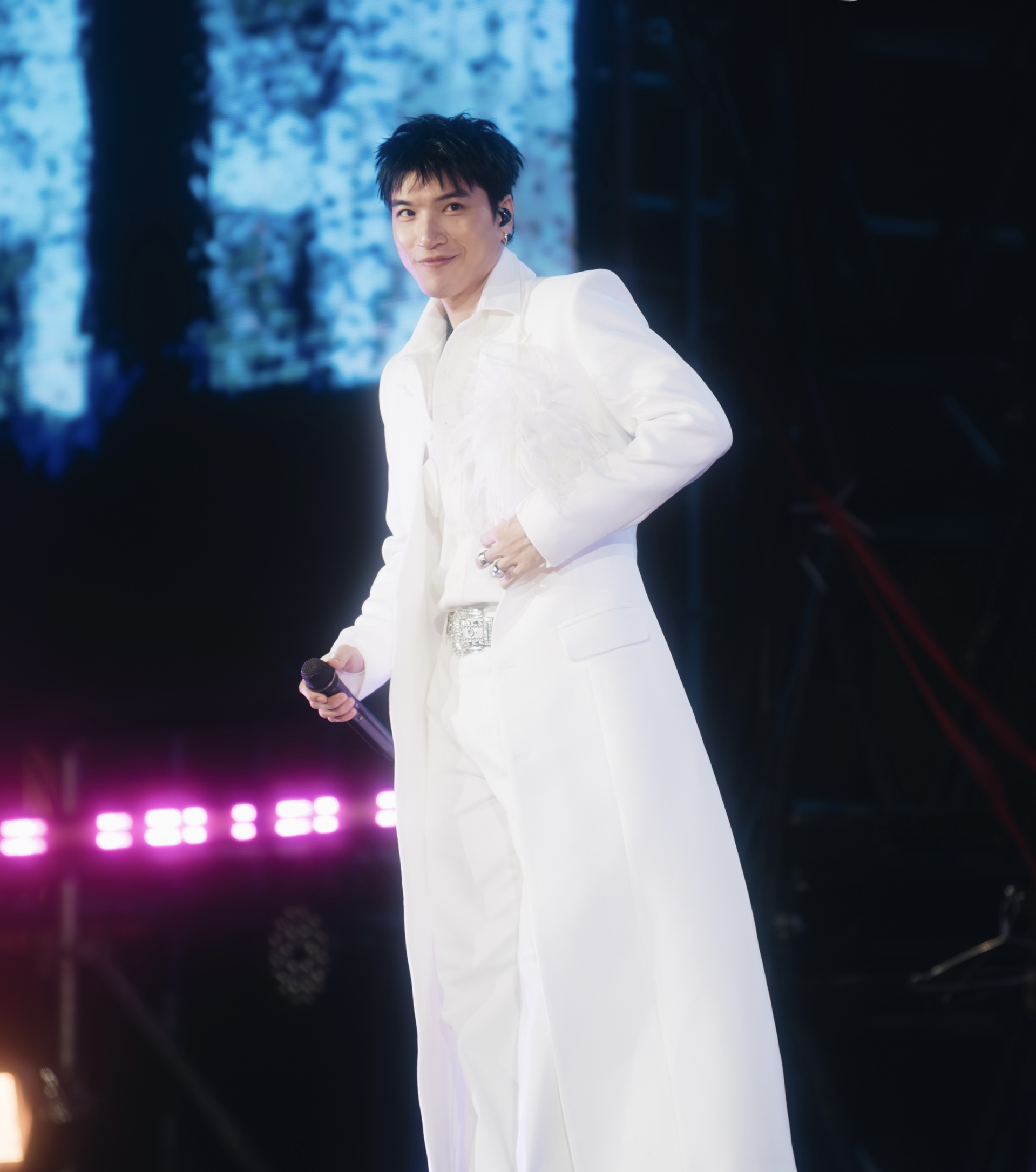 Đông Nhi- Phùng Khánh Linh lần đầu kết hợp, đem không khí Tết cổ truyền đến sân khấu GENfest Presents MBILLION - ảnh 7