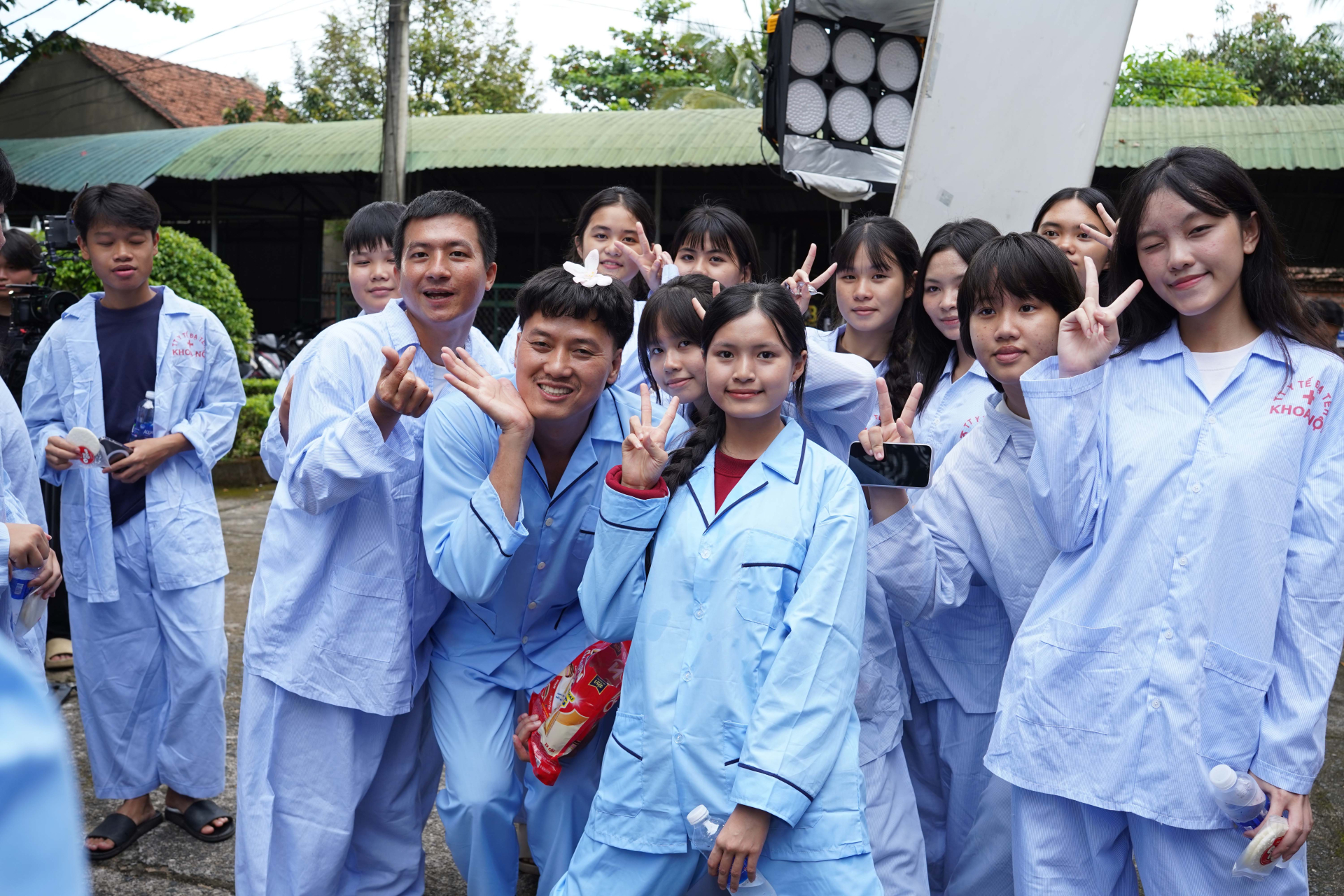 Hoài Linh đóng phim Tết chiếu mạng của Quách Ngọc Tuyên, bất ngờ về cát xê của NSX trả cho dàn cast xịn - ảnh 3