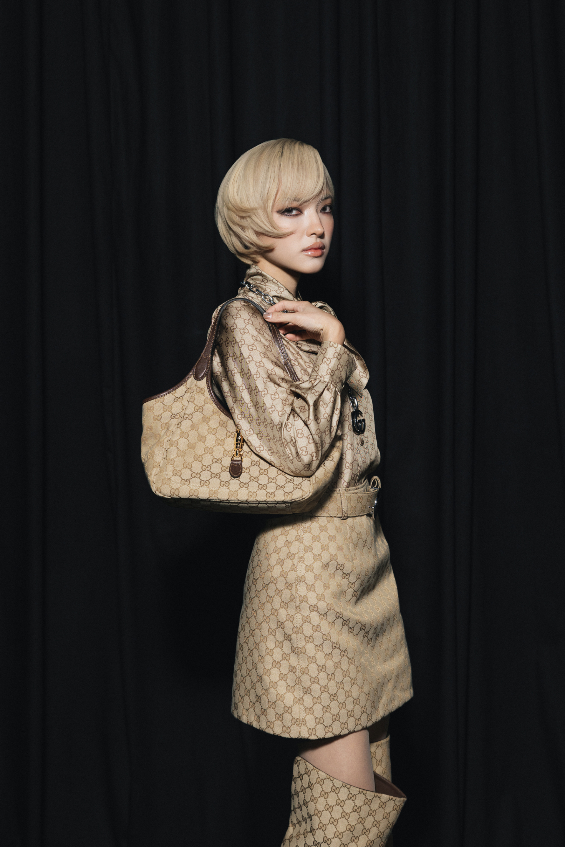 Hồ Ngọc Hà, Ninh Dương Lan Ngọc chiếm spotlight với phong cách kín từ đầu đến chân - ảnh 4