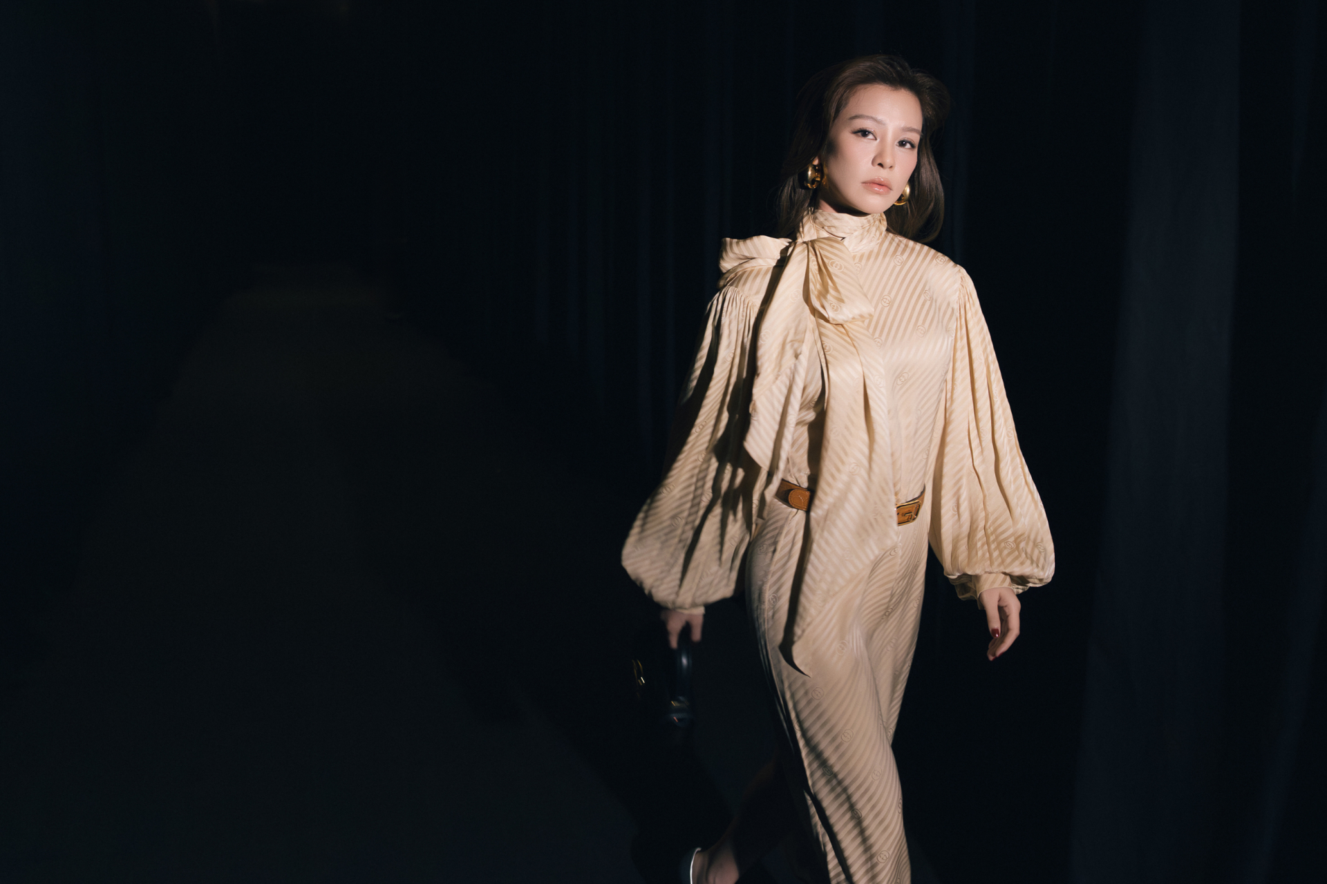 Hồ Ngọc Hà, Ninh Dương Lan Ngọc chiếm spotlight với phong cách kín từ đầu đến chân - ảnh 3