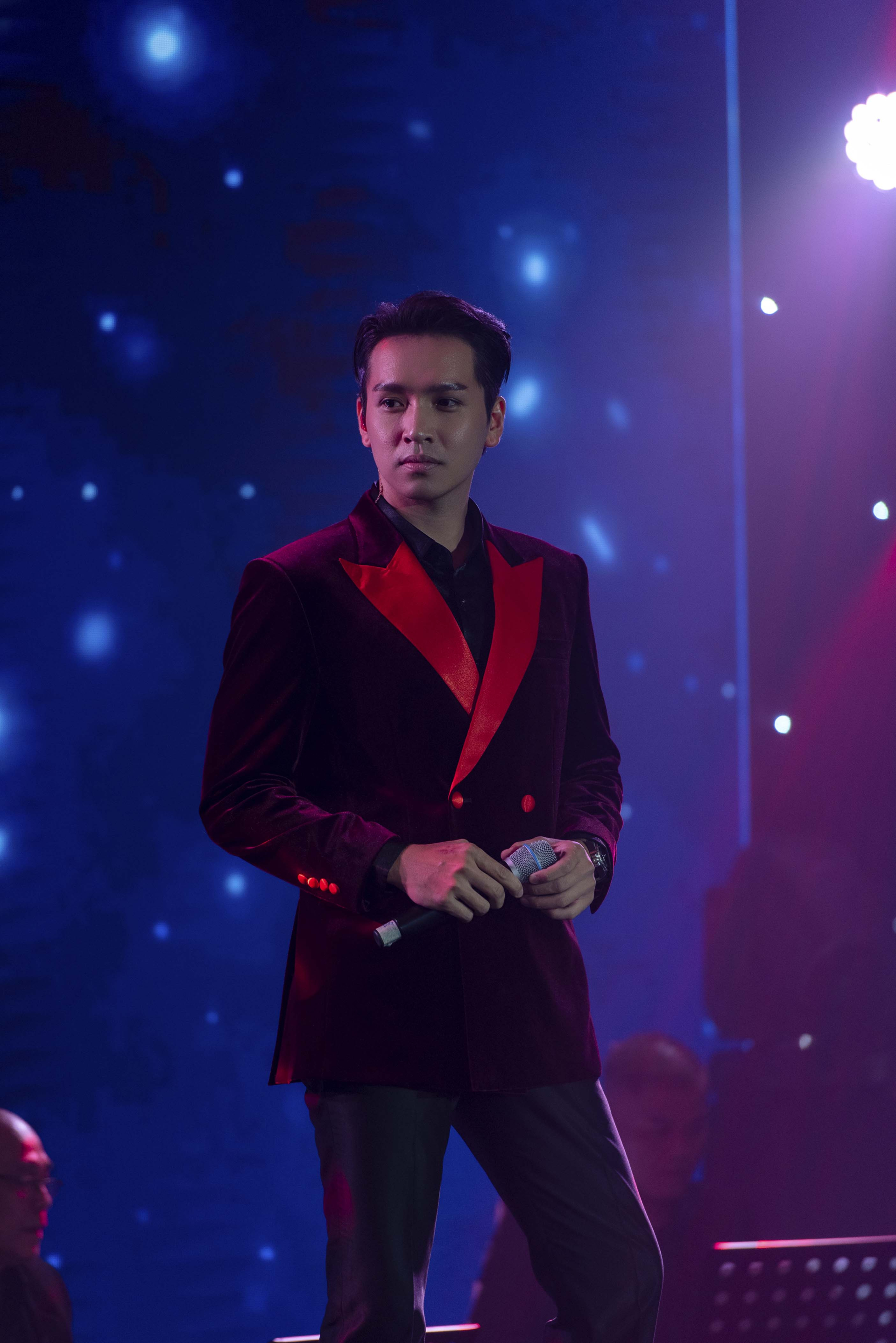 Bạch Công Khanh gạt bỏ tự ái khi thay Nguyễn Phi Hùng hát trong liveshow “Men Đời” - ảnh 3