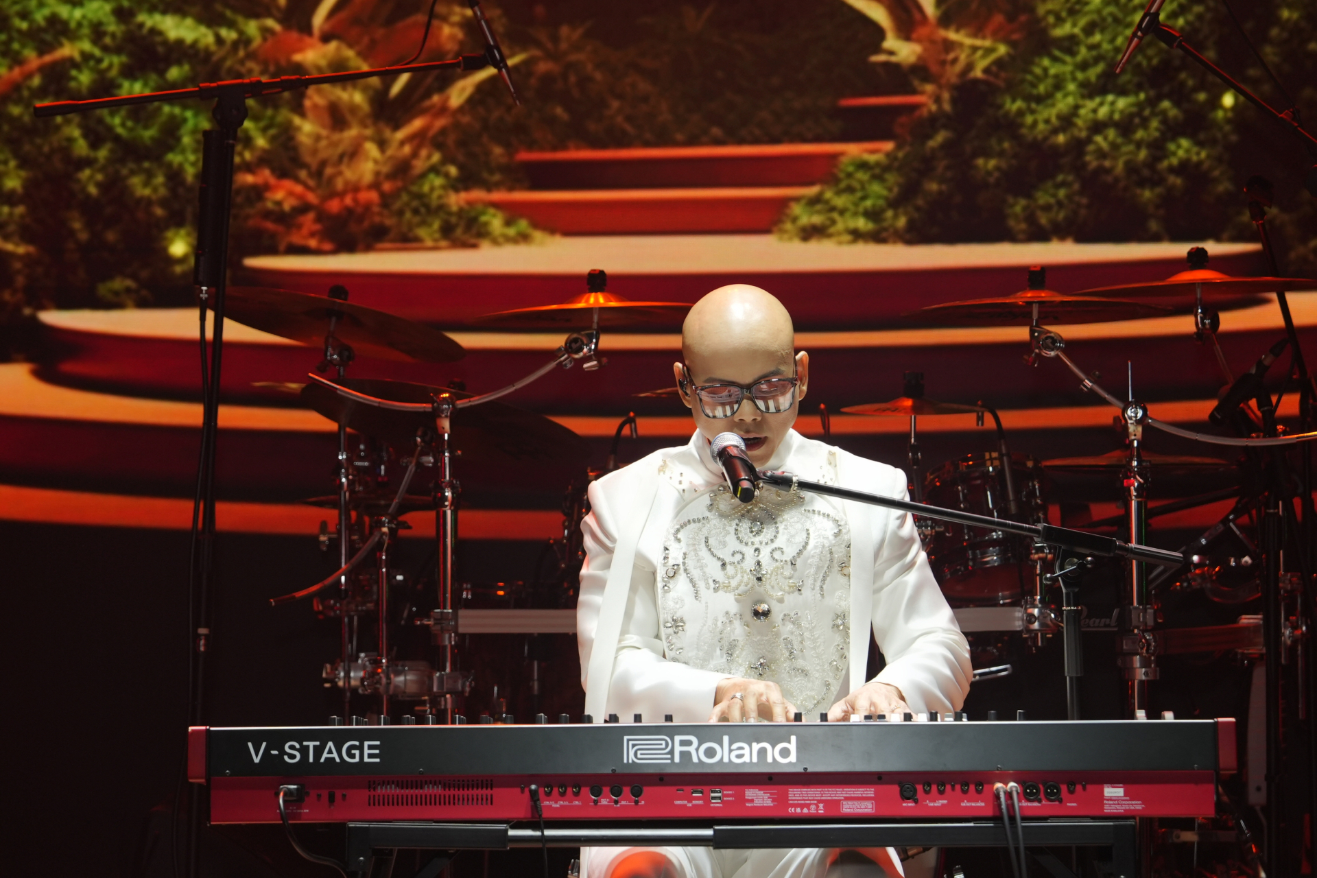 Phan Đinh Tùng kết hợp G-Ducky trong ca khúc năm mới “Happy New Year” - ảnh 1