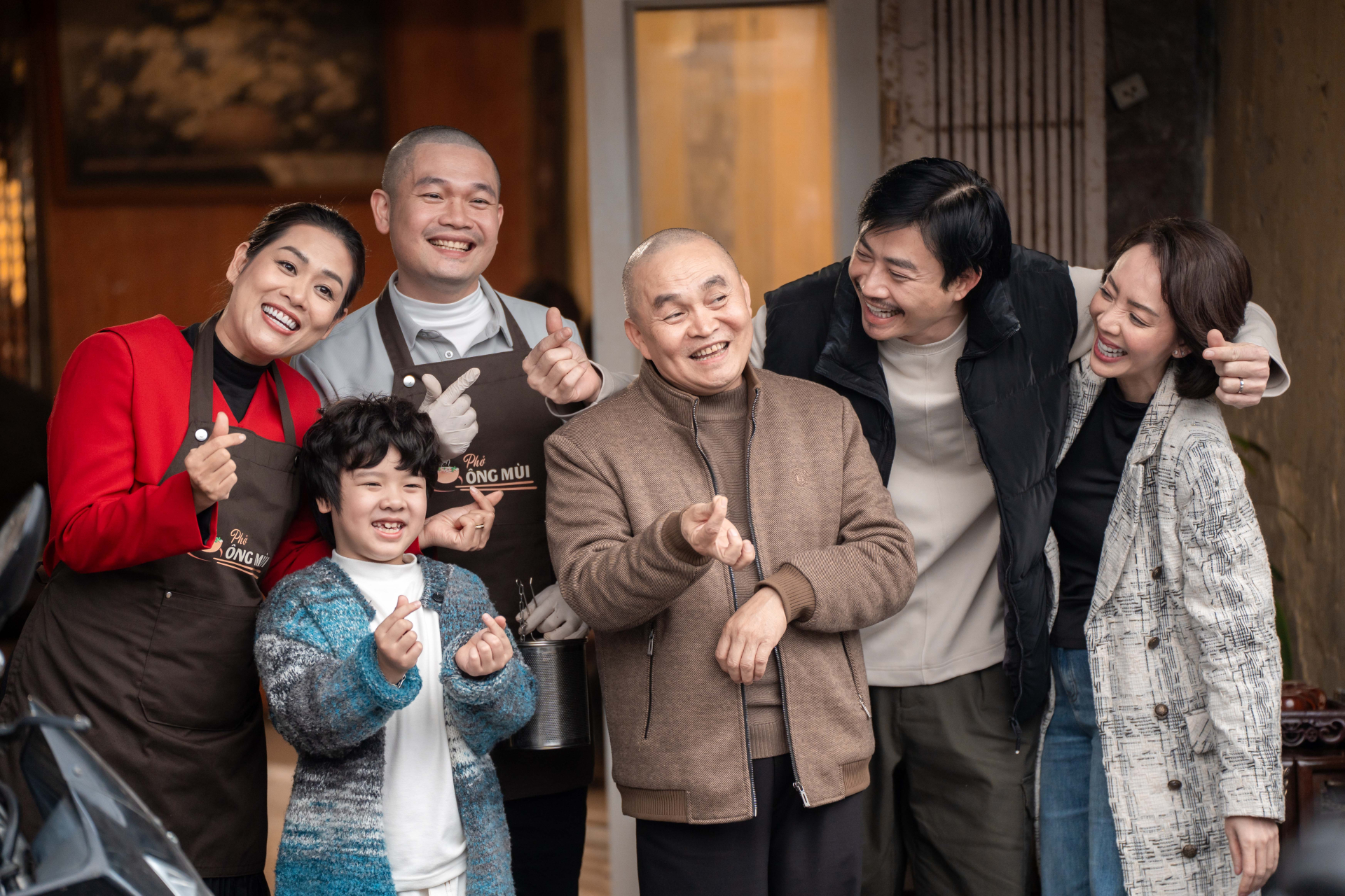 Xuân Hinh hát OST “Lão Ông Cưới Vợ”, góp phần tạo nên không khí rộn ràng rất Tết của “Mùi Phở” - ảnh 2