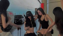 Nhóm 4 cô gái mặc theo xu hướng 'whale tail' gây chú ý ở sân bay
