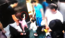 Em bé ở Hà Nội bị kẹp tay vào thang máy chung cư