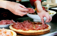 Độc đáo cách kết hợp Salami với Pizza và mì Ý tại Basta Hiro