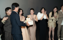 “Bà ngoại Hậu” Việt Hương bật khóc ôm “bà ngoại Khanh” Hồng Đào, bất ngờ được tổ chức sinh nhật vào ngày ra mắt phim