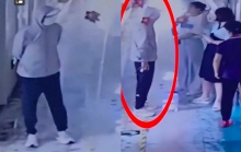 Camera trường học ghi lại cảnh một người đàn ông giả làm ông nội đến đón cháu, cái kết khiến phụ huynh rùng mình