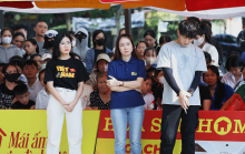 Thanh Thảo và Hà Myo bật khóc trước cô bé mồ côi, sống một mình trong ngôi nhà cũ do ông ngoại để lại