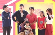 Đại Nghĩa, Nhâm Phương Nam và Lâm Bảo Ngọc bật khóc trước hoàn cảnh cô bé hơn một năm không được ăn thịt