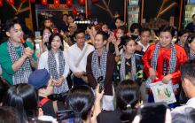 Cinetour “Lật Mặt 8”: Lý Hải và đoàn phim khuấy động rạp miền Tây, khán giả xúc động chia sẻ sau phim