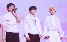 Long Hoàng, Đức Duy, Phúc Nguyên khoe trọn kỹ năng vocal với bản remake hit quốc dân “Khóc cùng em”