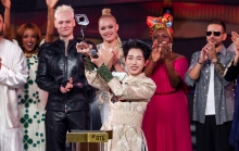 Đức Phúc tung phim tài liệu hậu trường Intervision 2025: Tiết lộ sự cố suýt cháy áo và những lần bật khóc vì áp lực