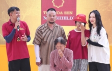 Thái Vũ, Vinh Râu nghẹn ngào trước bé gái mồ côi ăn nửa gói mì buổi sáng