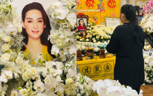 NSND Hồng Vân đến viếng ca sĩ Phi Nhung: 'Tiếng hát của em mãi là ký ức ngọt ngào'