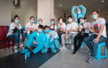 BTC Hoa Hậu Trái Đất Việt Nam trao tặng 2000 bộ đồ bảo hộ y tế cho các bệnh viện, thông báo lùi thời điểm tuyển sinh