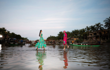NTK Việt dựng sàn runway nổi trên mặt nước, điểm nhấn khó quên trong show diễn Vùng trời bình yên