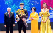 Cầu thủ Hoàng Đức vượt Tiến Linh, Quang Hải “ẵm” Quả Bóng Vàng 2021, CĐM đồng loạt: Quá xứng đáng!