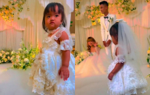 Con gái Mạc Văn Khoa diện váy cưới y hệt mẹ gây xúc động, không rời bố mẹ trong hôn lễ