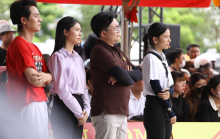 MC Đại Nghĩa, ca sĩ Đăng Khôi bật khóc trước gia cảnh người cha mất một tay vẫn gồng gánh nuôi con