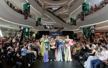 Á hậu Hoàng Nhung nói lý do làm vedette cho show diễn của NTK Tom Kara