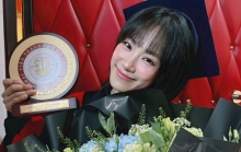 Ca sĩ Lương Bích Hữu tốt nghiệp đại học ở tuổi 41