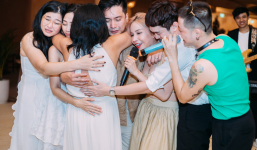 Đám cưới bí mật trên biển của MC Liêu Hà Trinh trong ngày giông bão, mẹ chồng ôm con dâu khóc xúc động