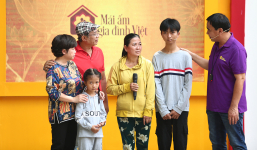 Nghệ sĩ Trung Dân, MC Quyền Linh khâm phục trước người phụ nữ bán vé số nuôi 4 con nên người