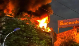 TP.HCM: Cháy lớn trong đêm ở cửa hàng mỹ phẩm