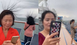 Đoàn du khách thả dáng với kiểu tóc độc lạ trên du thuyền, hóa ra lại là điềm báo