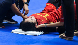 VĐV Trương Thảo Vy ngã dập đầu trên sân đấu SEA Games 32 vẫn xin tiếp tục thi cùng ĐT bóng rổ nữ Việt Nam.