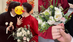 Nam ca sĩ có tiếng của showbiz Việt cầu hôn bạn trai đồng giới ngay ngày đầu năm mới, bạn bè chứng kiến khóc mừng