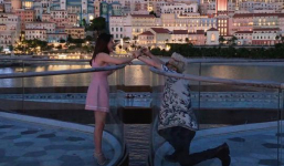 Nam ca sĩ đình đám showbiz Việt cầu hôn bạn gái nơi siêu lãng mạn, thông báo tổ chức đám cưới cận Tết 2024